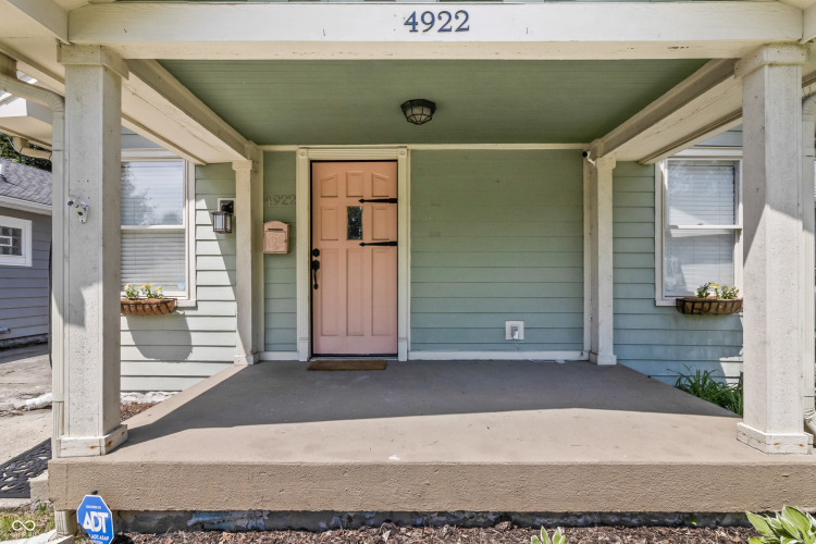 Listing Image 4