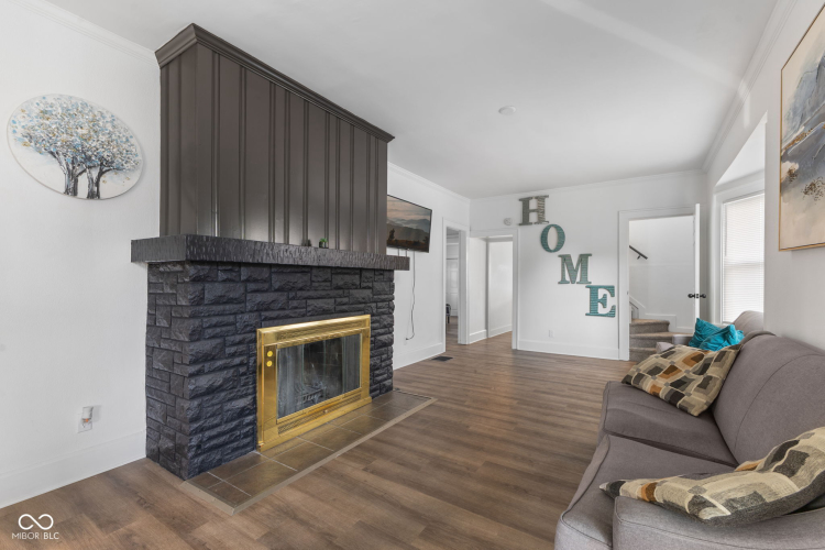 Listing Image 9