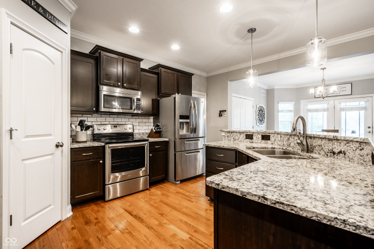 Listing Image 10