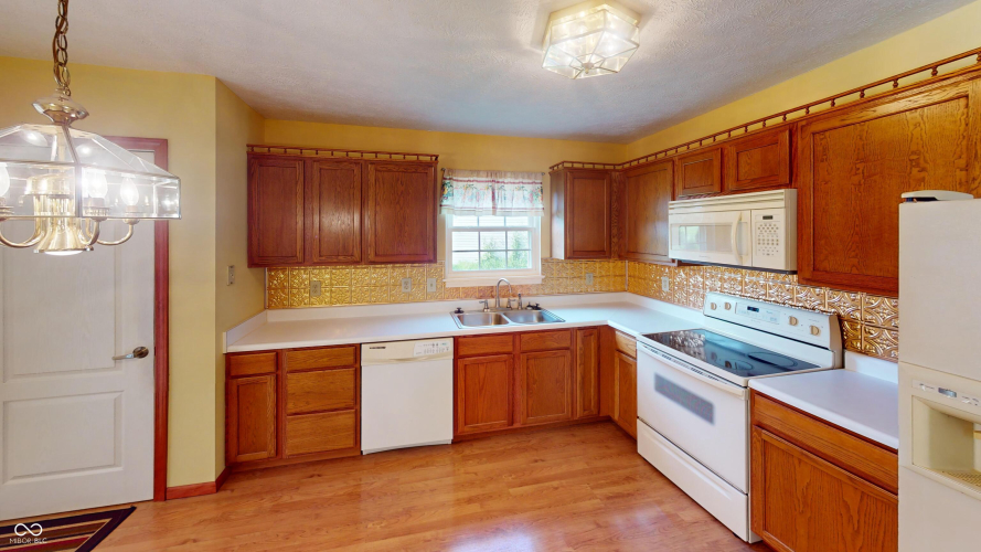 Listing Image 5