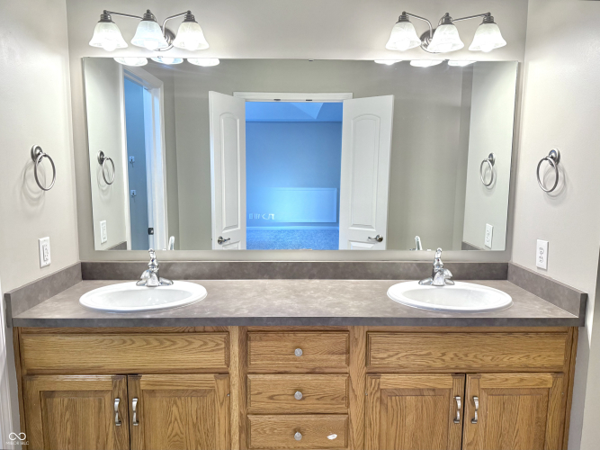 Listing Image 103