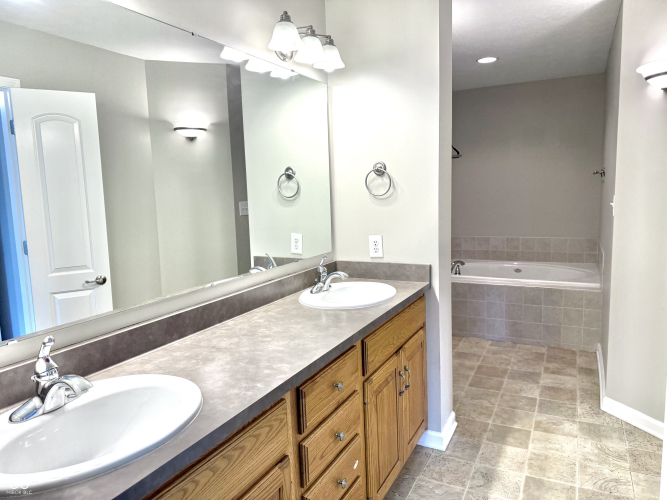 Listing Image 105