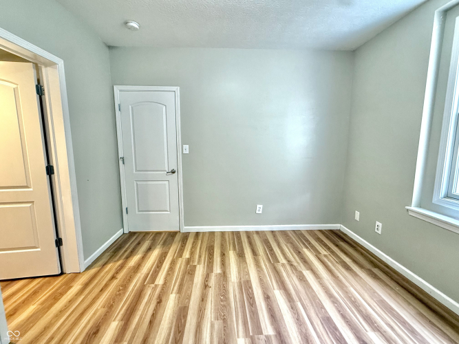 Listing Image 90