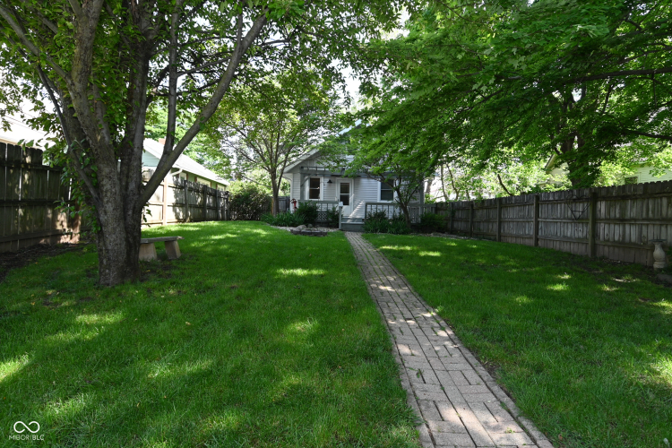 Listing Image 4