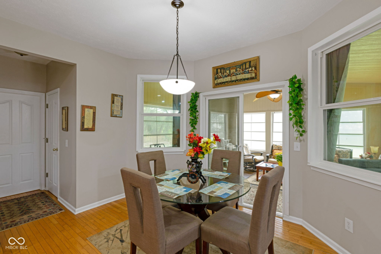 Listing Image 19