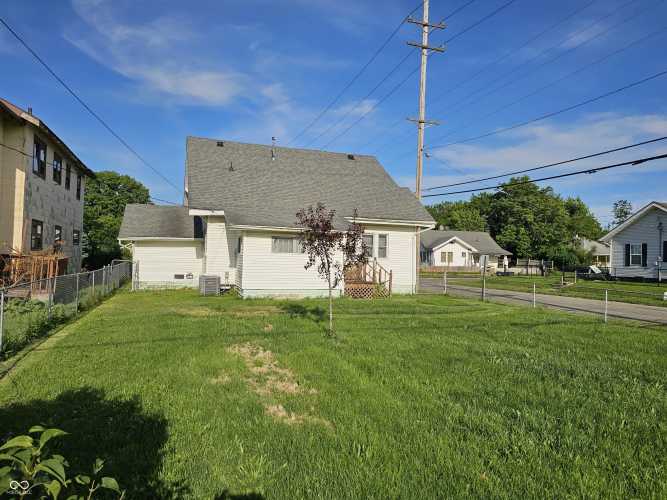 Listing Image 3