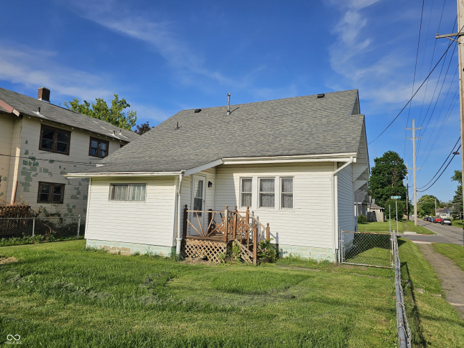 Listing Image 4