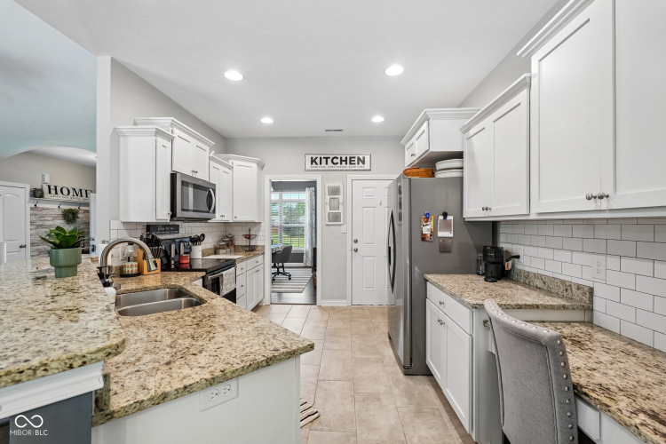 Listing Image 19