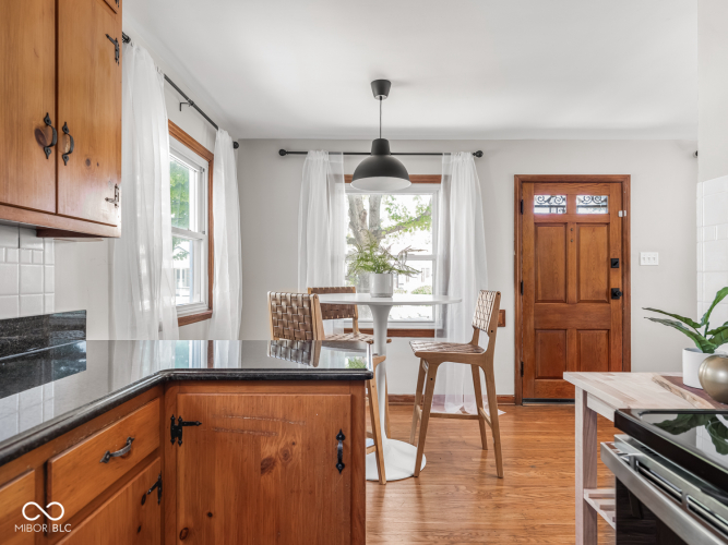 Listing Image 9