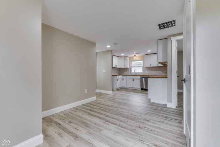 Listing Image 53
