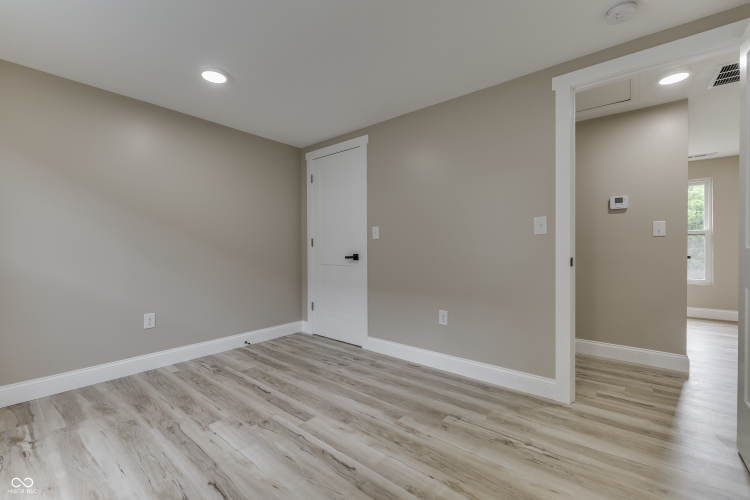 Listing Image 59