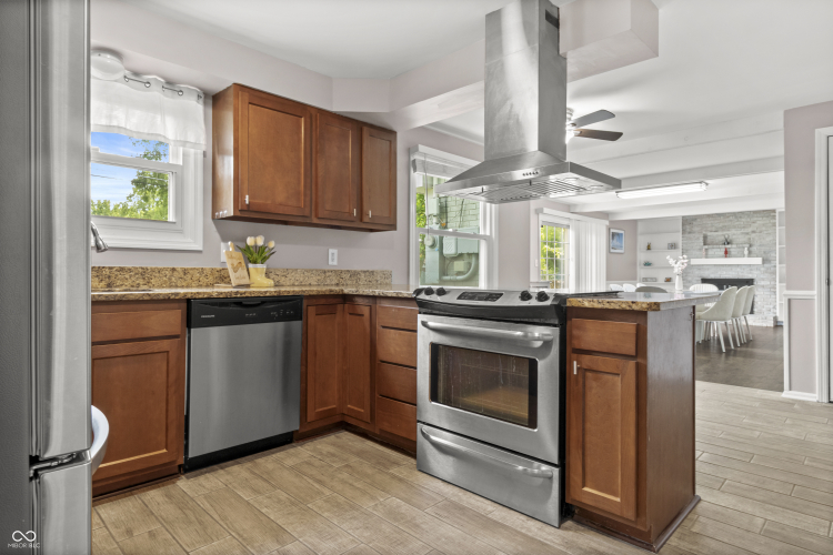 Listing Image 15