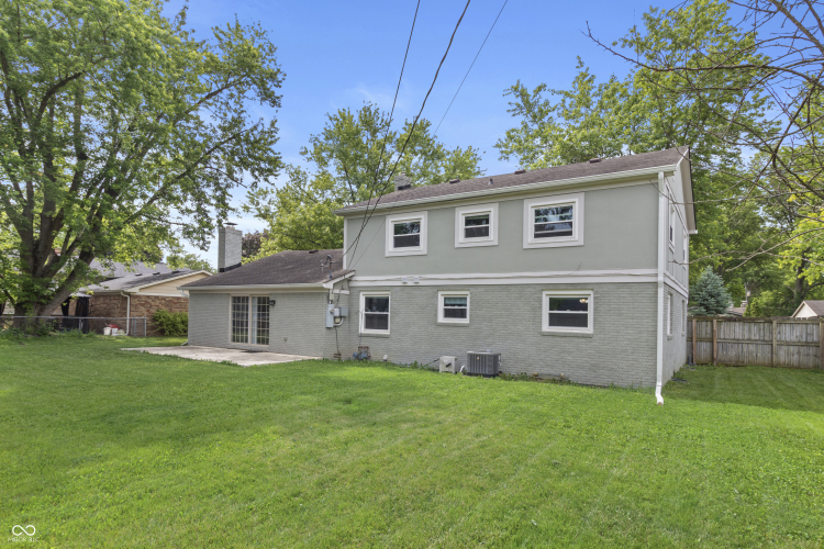 Listing Image 4