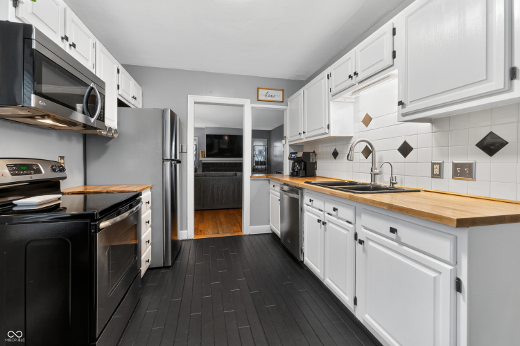 Listing Image 11