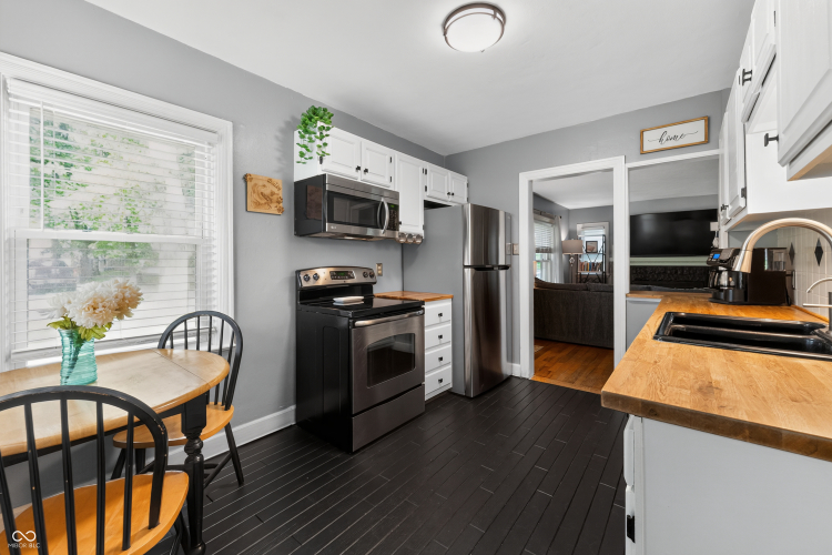 Listing Image 12