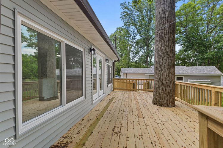 Listing Image 4