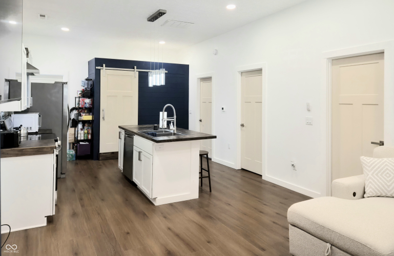 Listing Image 8