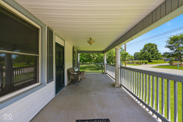 Listing Image 4