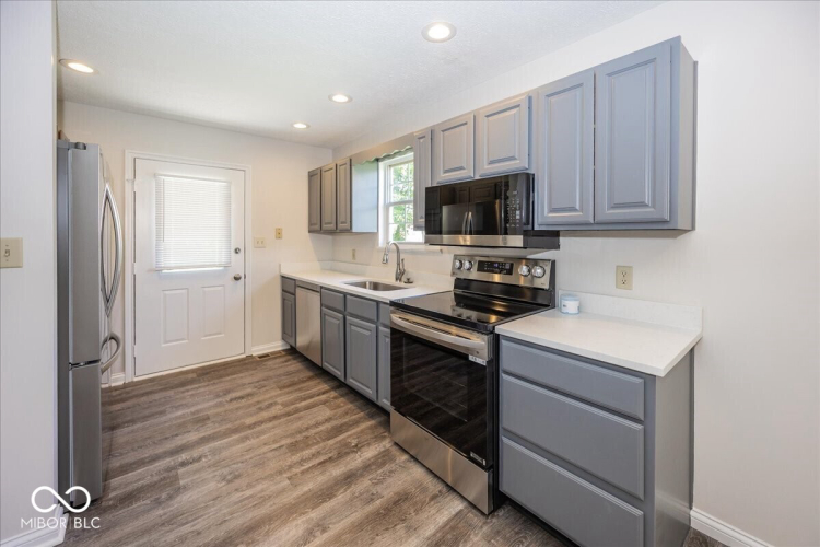 Listing Image 8
