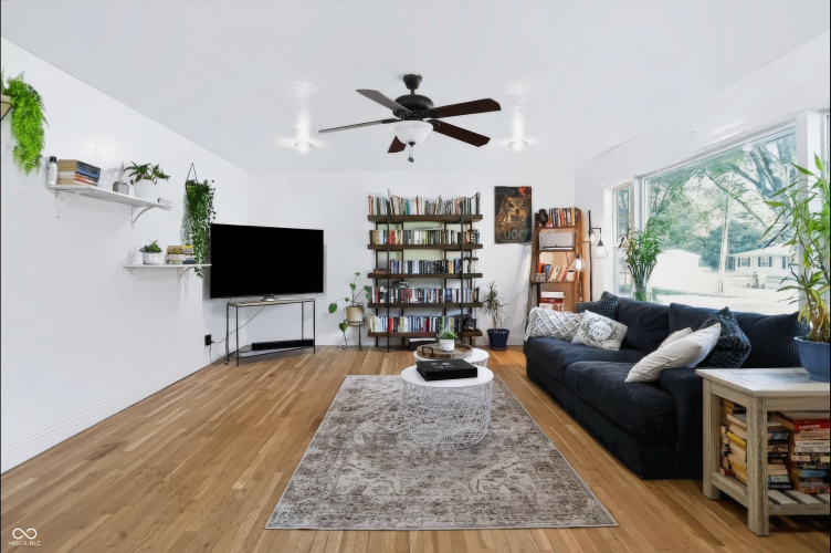 Listing Image 9
