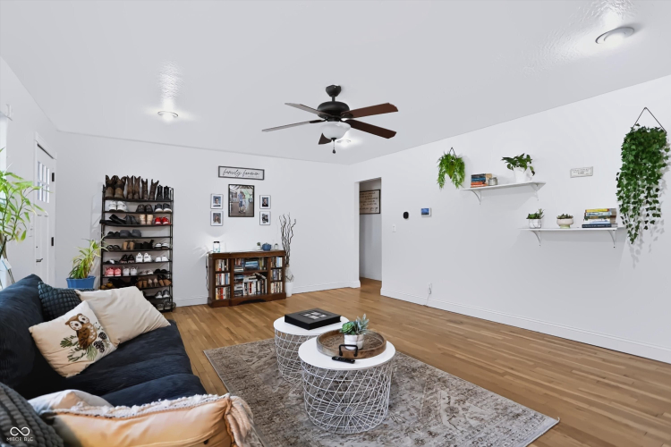 Listing Image 10