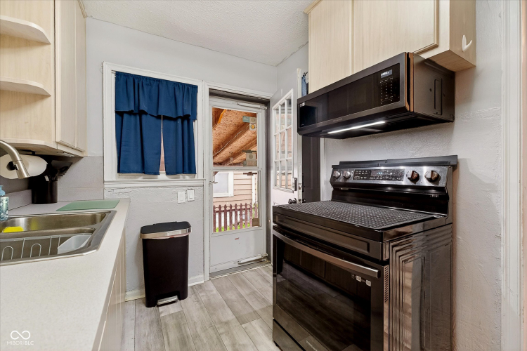 Listing Image 14