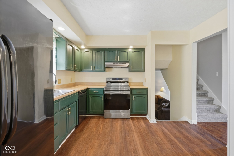 Listing Image 6