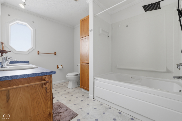 Listing Image 16