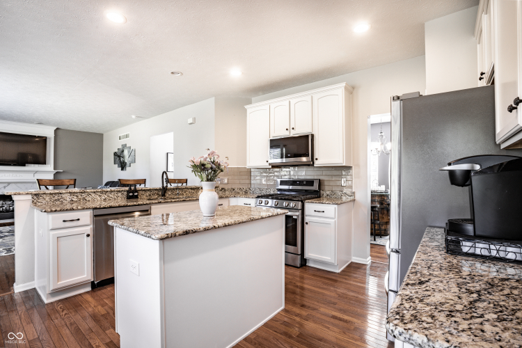 Listing Image 12