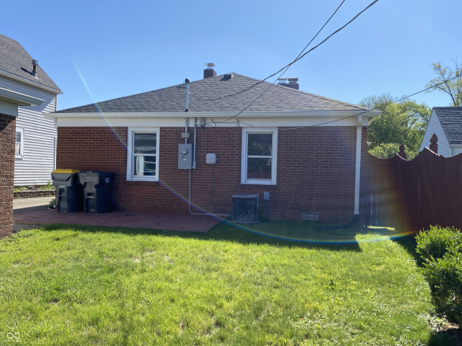 Listing Image 4