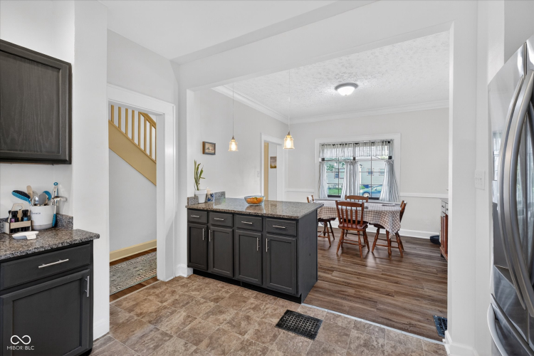 Listing Image 16