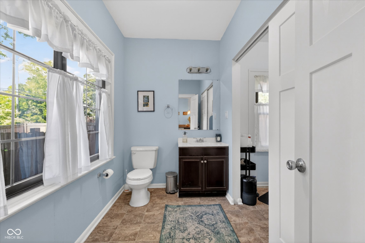 Listing Image 17