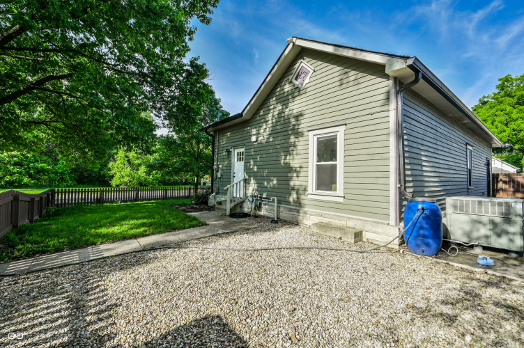 Listing Image 16
