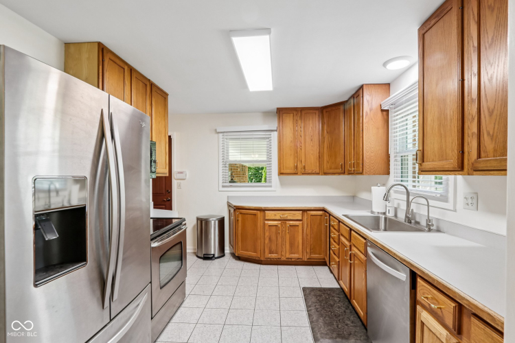 Listing Image 5