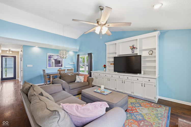 Listing Image 7
