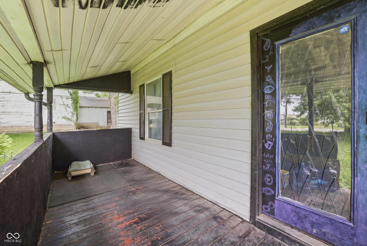 Listing Image 5