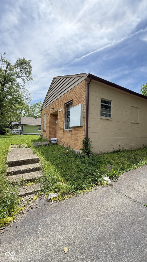 Listing Image 3