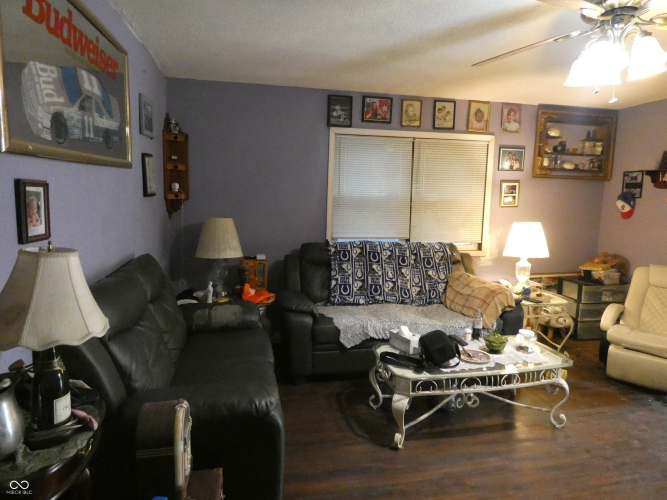 Listing Image 17
