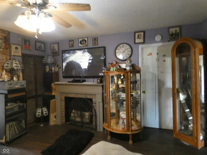 Listing Image 18