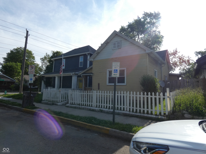 Listing Image 4