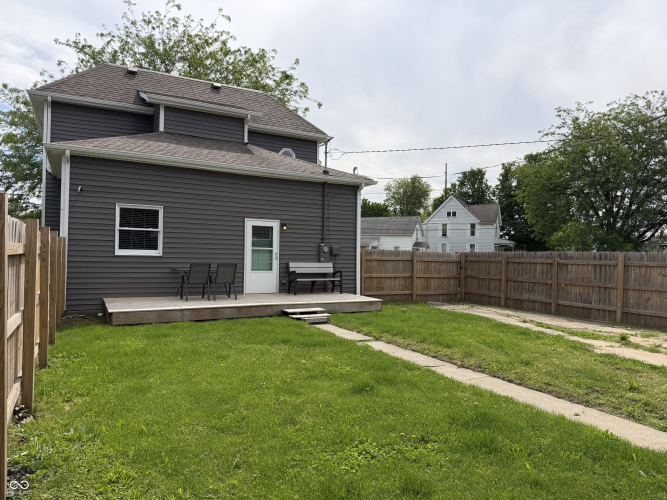 Listing Image 4