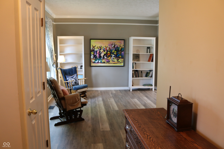 Listing Image 5