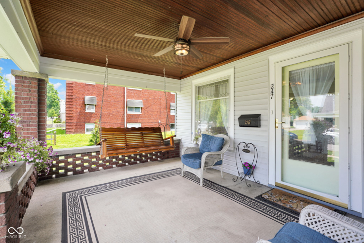 Listing Image 4