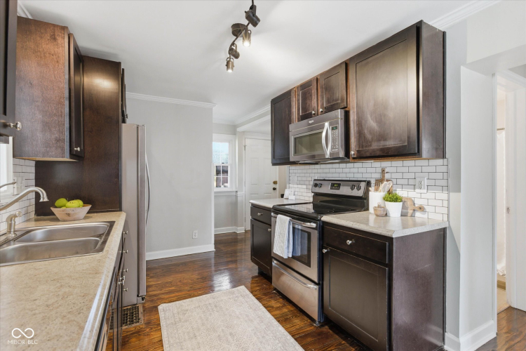 Listing Image 10