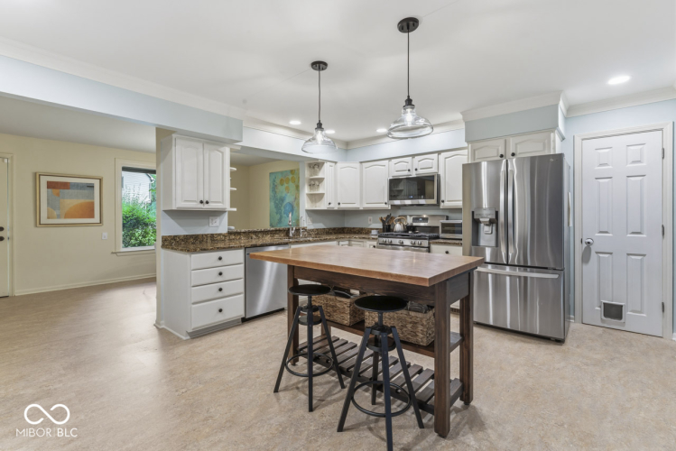 Listing Image 11