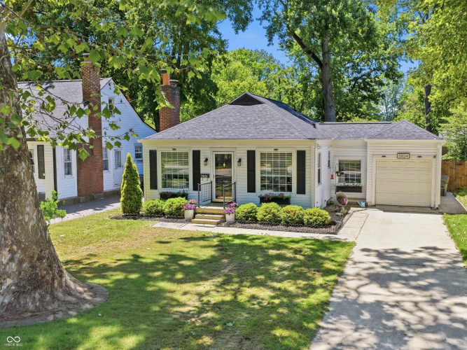 Listing Image 4