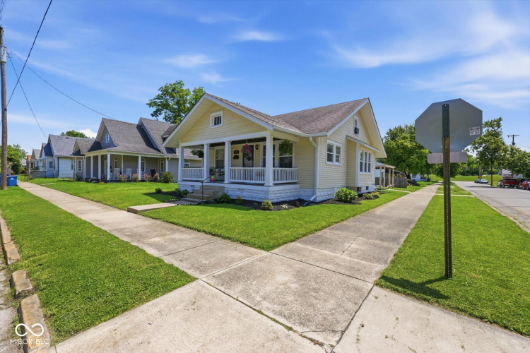 Listing Image 4