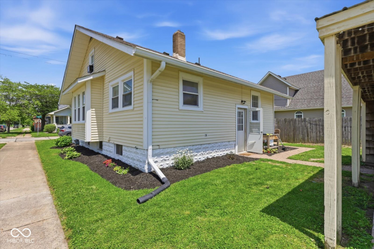 Listing Image 5