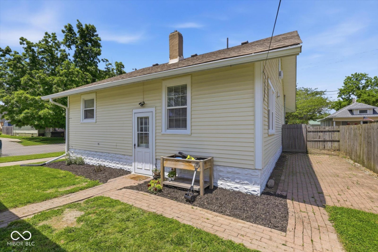 Listing Image 6