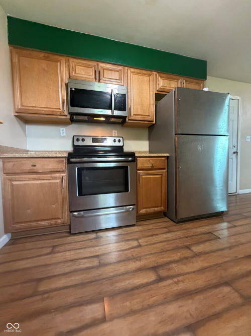 Listing Image 5